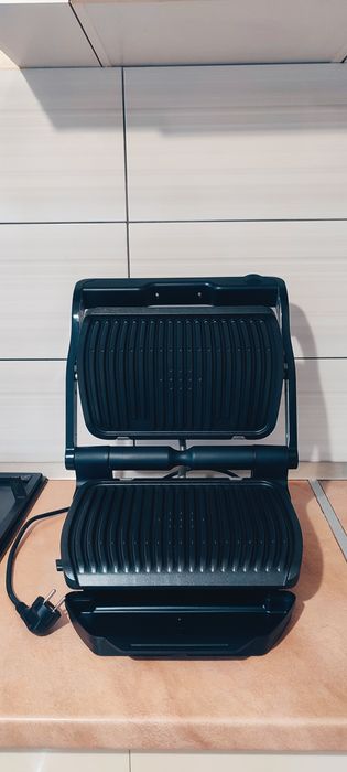 Vând grătar electric Tefal OptiGrill +  in stare impecabila