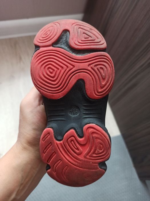 Зимние ботинки, осенние кроссовки