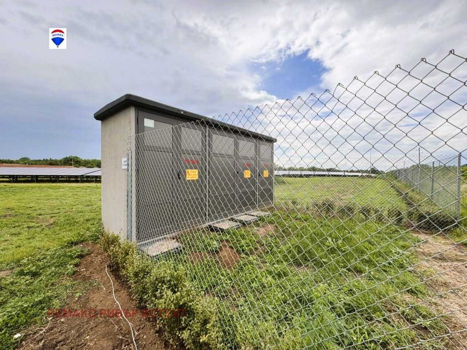 Фотоволтаична централа + ресторант с басейн и лятна градина