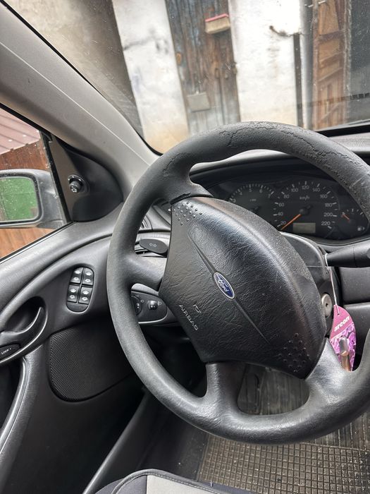 FORD Focus 2000 — imagine 5