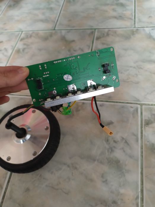 Roata hoverboard cu modul de placa