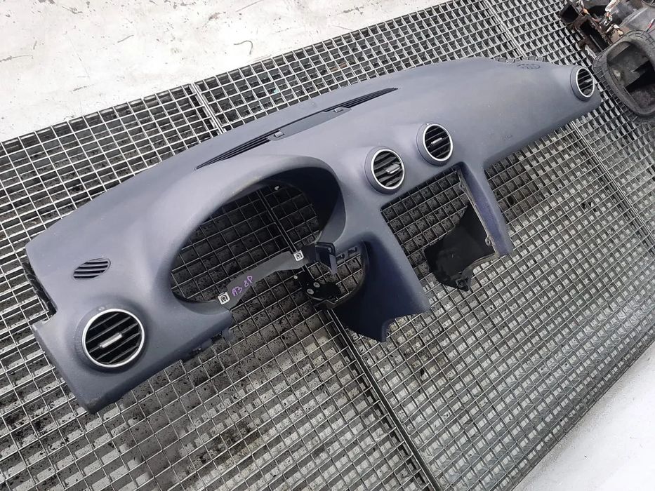 plansa bord albastra audi a3 8p