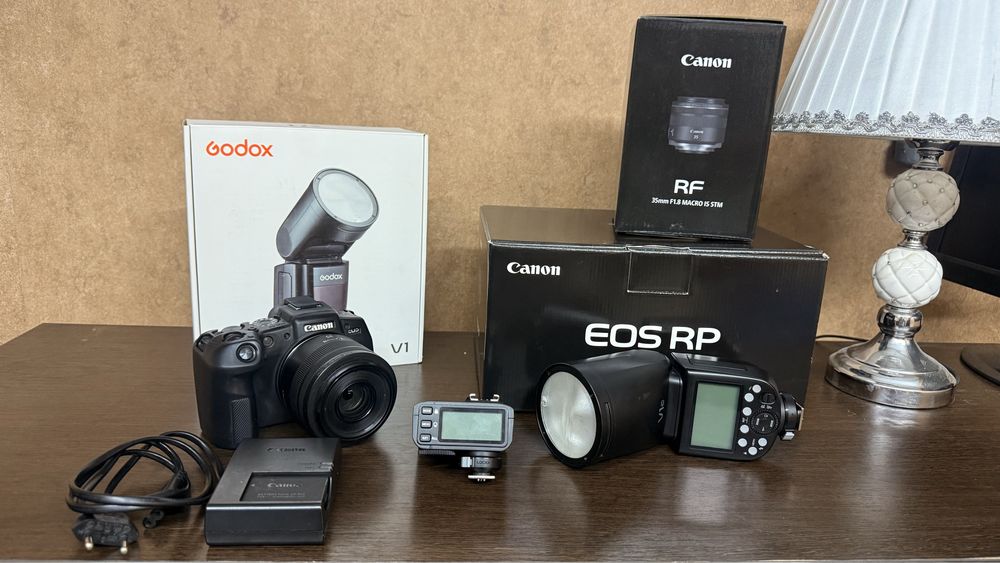 Canon RP 35mm godox V1