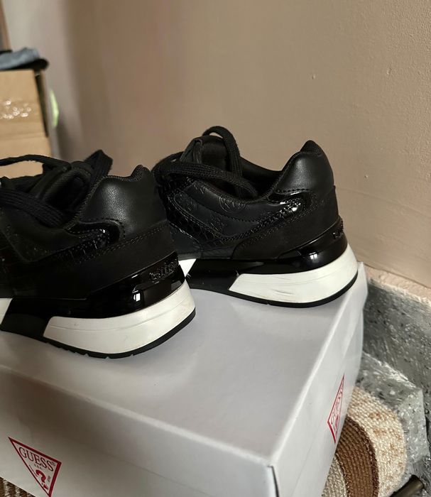 Дамски обувки GUESS