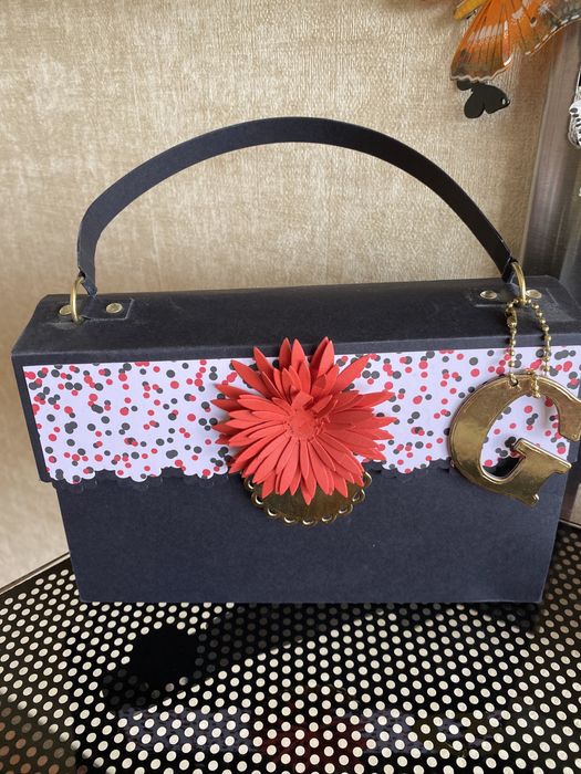 Продам сумку новую из бумаги для подарка