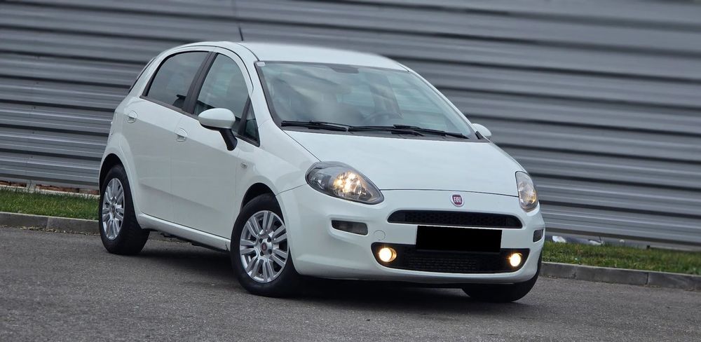 Fiat Grande Punto - an 2013 luna 7, 1.3 Multijet ( Diesel ) NAVIGATIE / SENZORI PARCARE