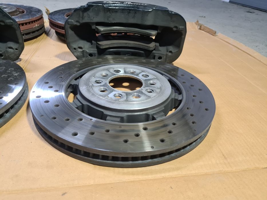 Спирачни апарати Брембо 6 бутално и 360мм дискове Алфа Джулия 2.9 QV