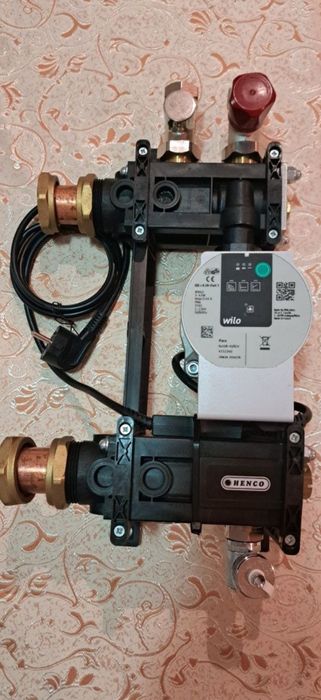 Циркулационна Електрическа помпа WILO PARA KU 15/6-43 /SC + Колектор