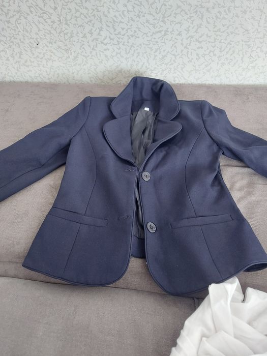 Продам школьный костюм для девочки