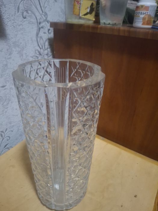 Хрустальная ваза.
