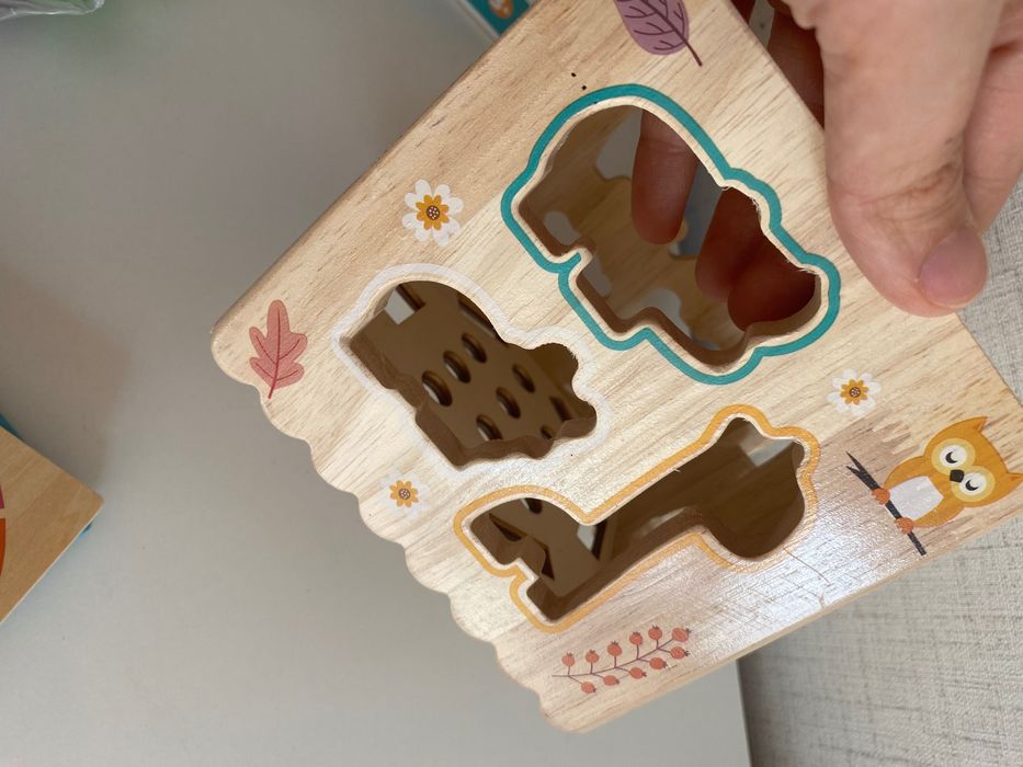 Сензорен дървен куб за двигателни умения - 8 в 1, монтесори