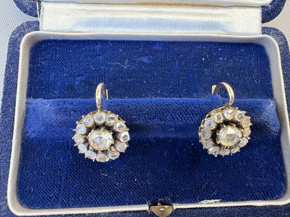 Cercei din aur si diamante rose