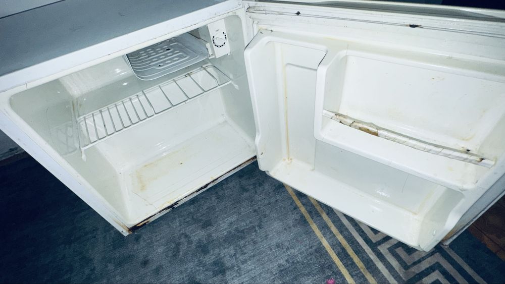 Продам холодильник Midea c морозильником