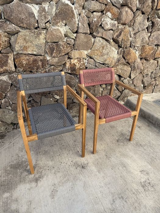 Стол от тиково дърво