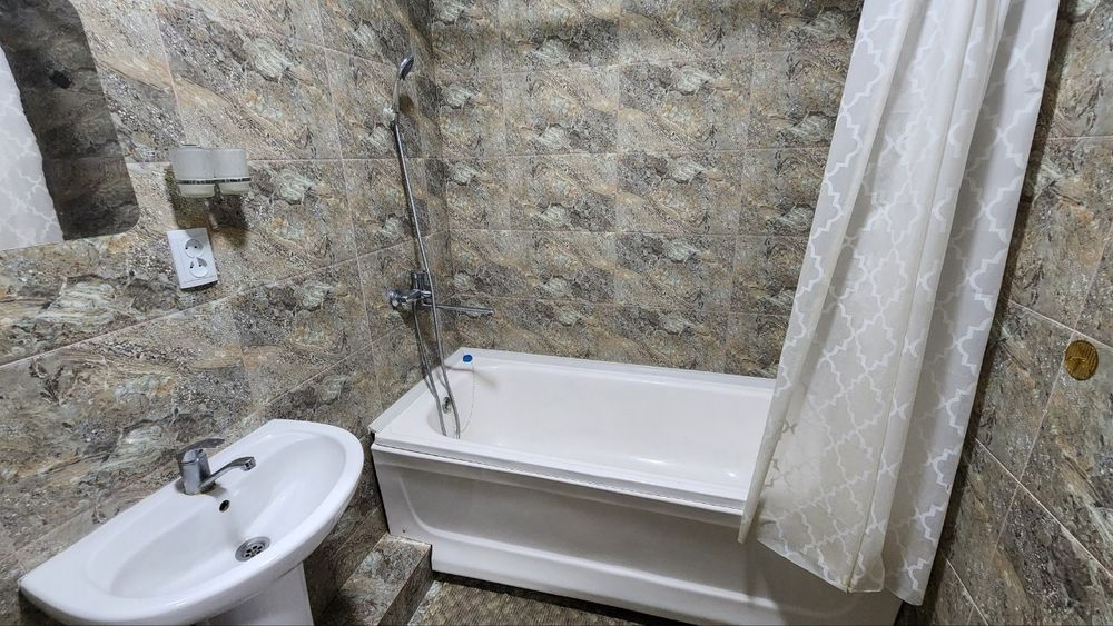 2 xonali kvartira ijaraga beriladi 

Yangi qurilgan uydagi 2 xonali,