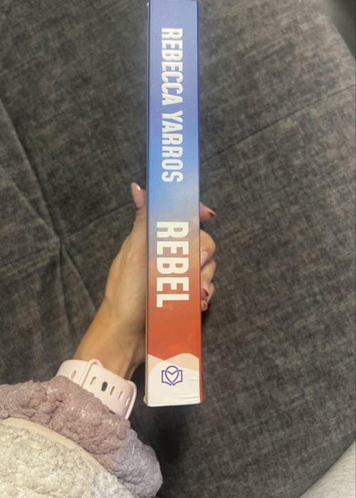 Rebecca Yarros - Rebel (Renegatii #3)