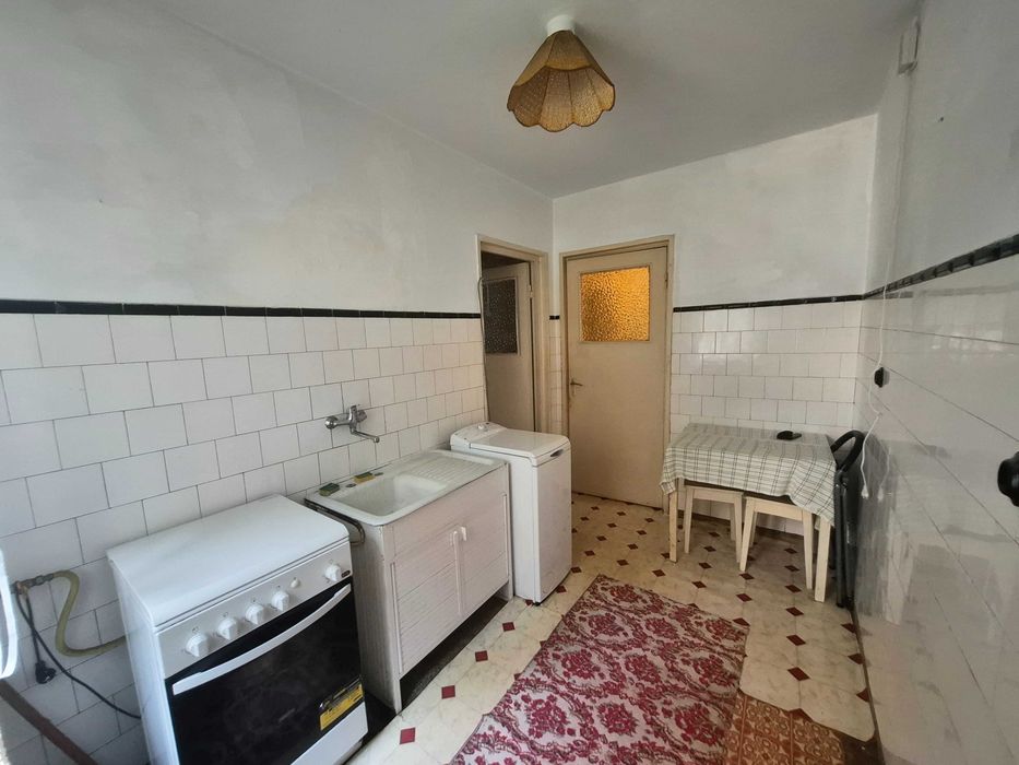 Vand apartament.2 camere