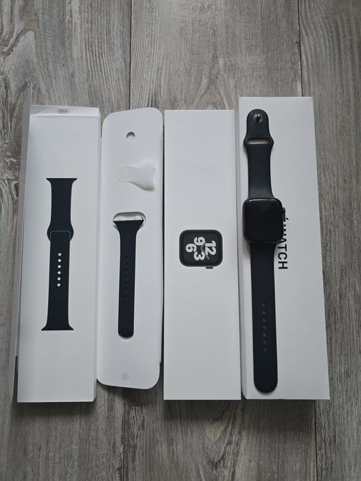 Apple Watch SE часовник