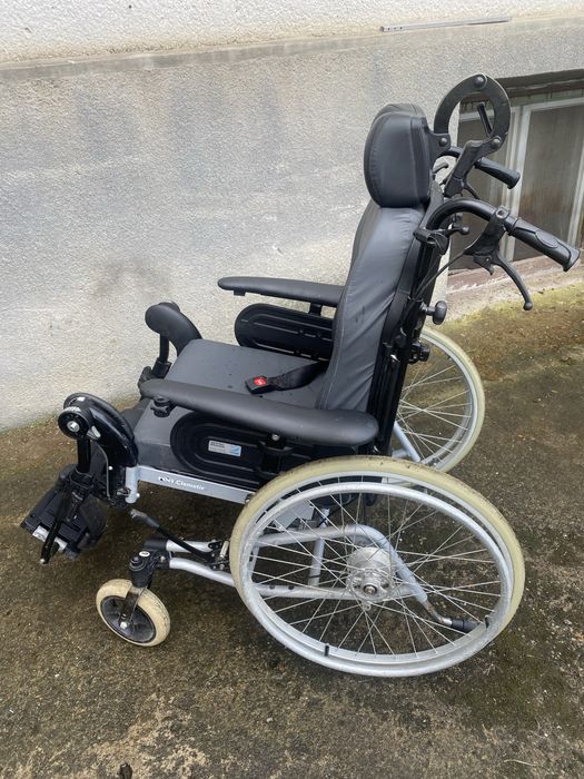 Scaun rulant multifunctional