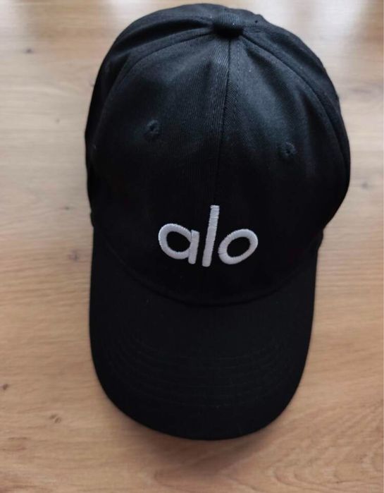 Шапка с козирка Alo Yoga