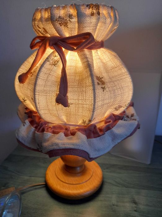 Veioze diferite stiluri si materiale