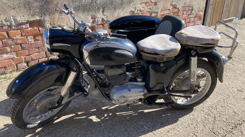 Schimb / vand motocicleta epoca vintage MZ cu atas Duna