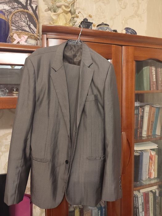 Продам мужские костюмы.