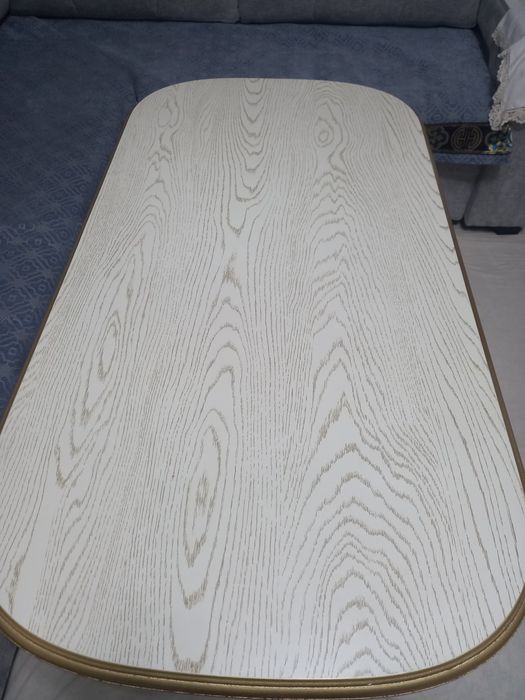 Журналный стол сотилади