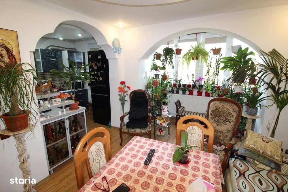 Vând apartament 2 camere în Hunedoara, zona Micro4-Stadion, 46mp