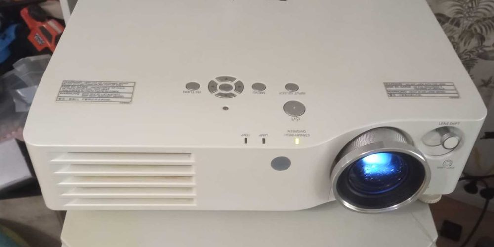 Videoproiector Panasonic (profesional)