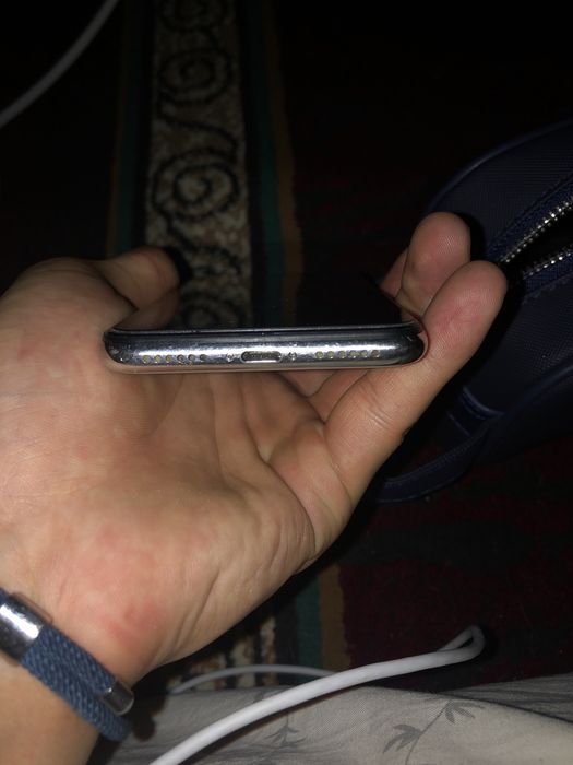 Iphone x silver.