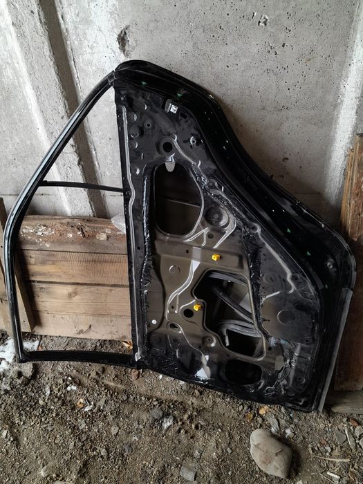 Продам дверь на камри