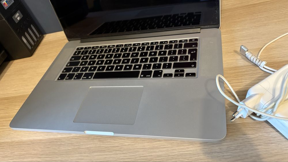 Apple MacBook Pro (Retina, 15-inch, Mid 2015)