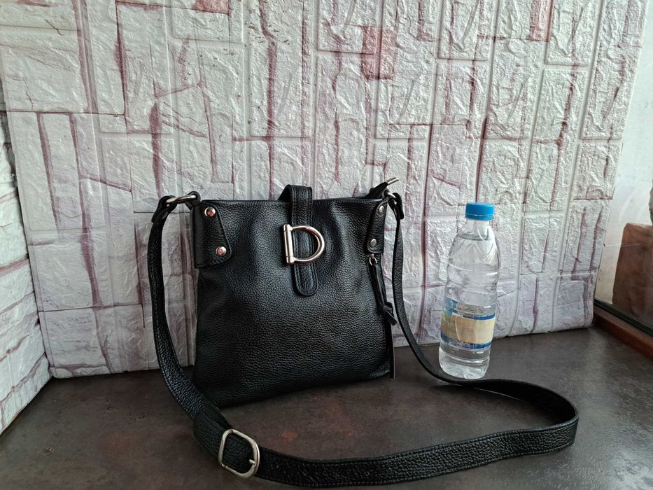 мъжка чанта,черна кожена чантичка-естествена кожа,,малка