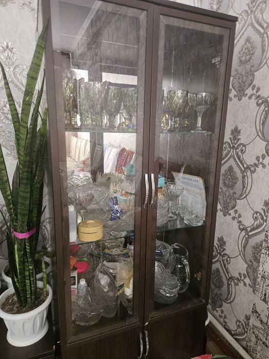 Продаётся шкаф с подставкой