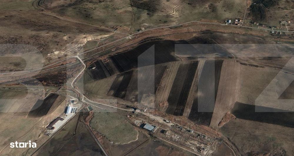 Vanzare urgenta!Teren industrial extravilan,1.1 Ha, front 35 ml si 34