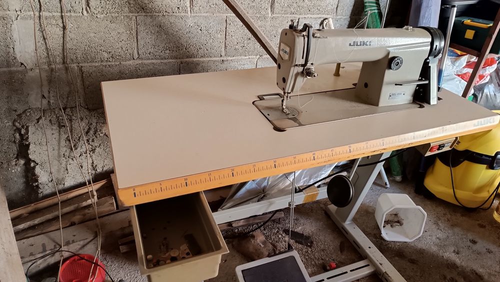 Професионална шевна машина