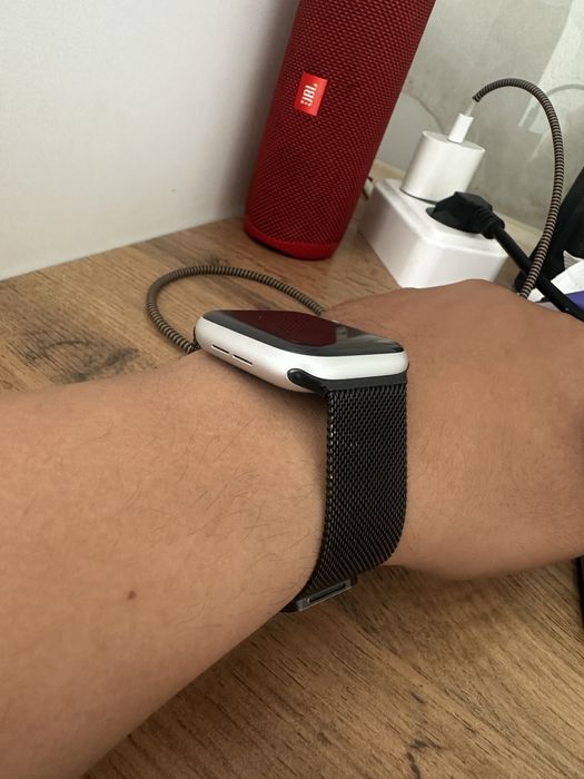 Продам Apple Watch se Nike недорого