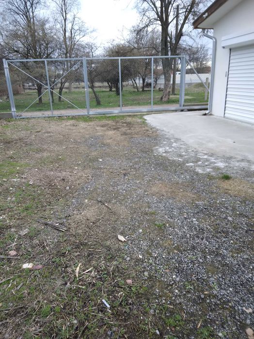 Промишлено помещение, парцел под наем със сграда