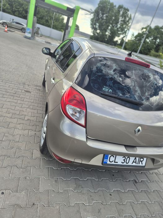 Vând Renault Clio