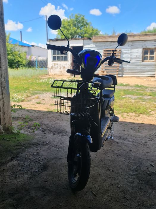 Электроскутер черный