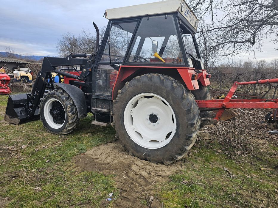 Трактор с челен товарач Зетор zetor 7745