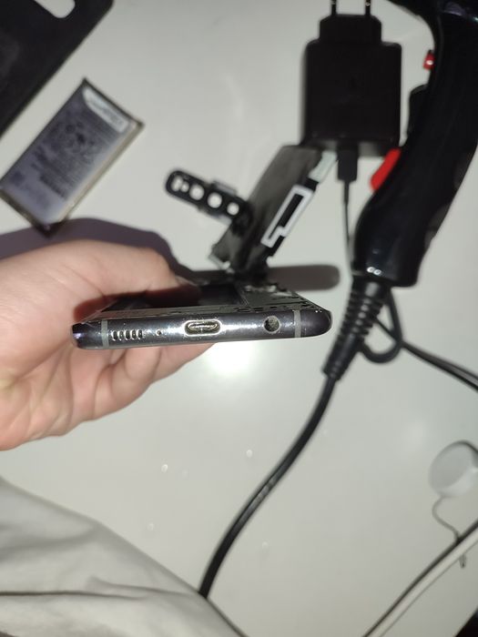 samsung galaxy s10 Телефон упал в воду.