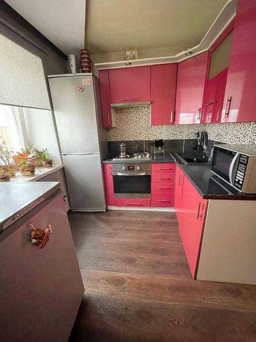 продается 3 комн квартира