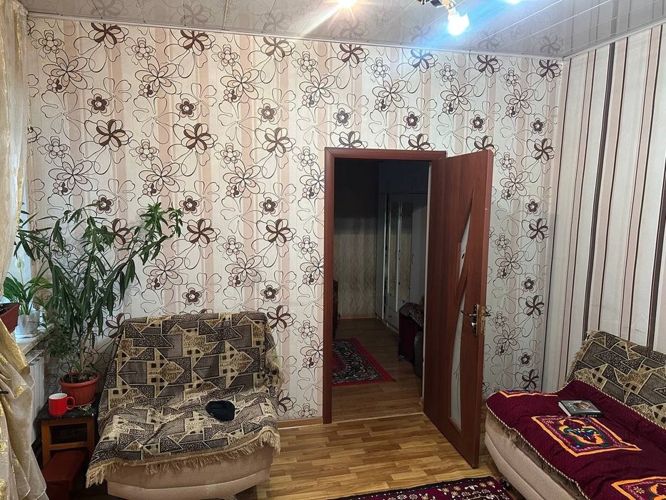 Продаю дом возле базара есть газ вода