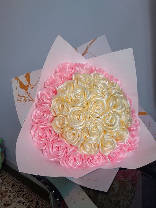 Букет роза из атласной ленты