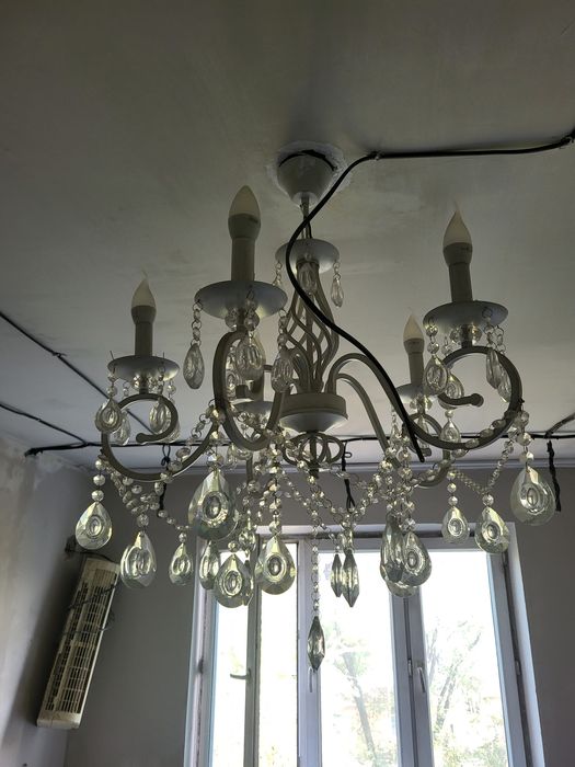 Продам люстру с пультом ду.