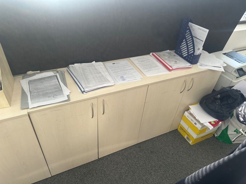 Продавам офис обурудване: столове, бюра, шкафове, маси и лан кабели