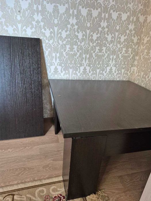 Журнальный  стол раздвижной деревянный б/у продам