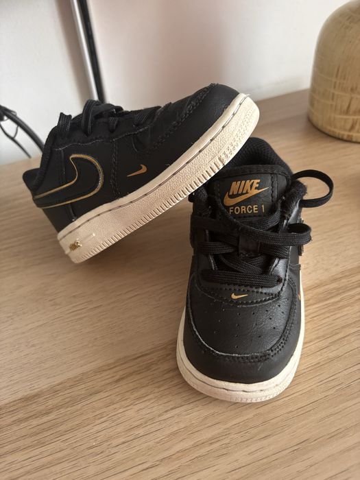 Adidasi nike force 1